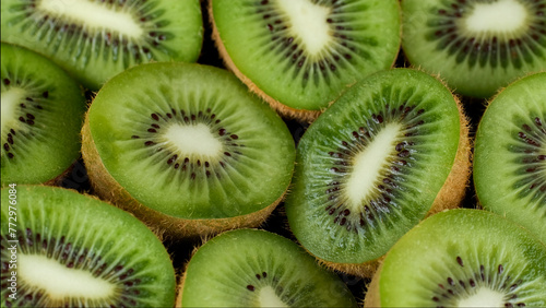 Heap kiwi fruit close up © Евгений Логвиненко