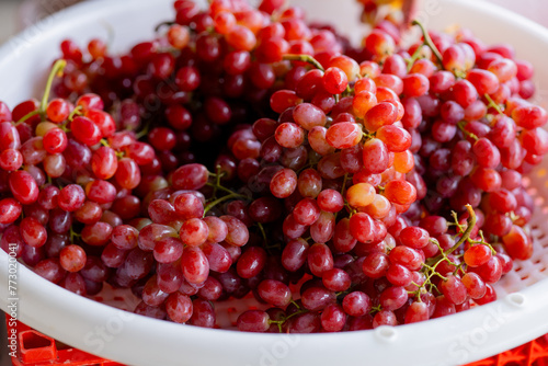 fresh seedless red grapes