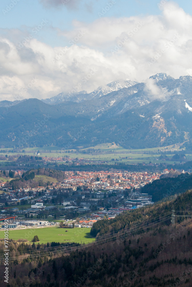 Atemberaubendes Panorama vom Vier-Seen-Blick hinab nach Füssen 
