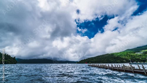 【神奈川県・箱根町】夏の芦ノ湖　天気の移り変わりが激しい元箱根港の景色　タイムラプス　ズームイン　
Lake Ashinoko in summer. The scenery of the Hakone Port with severe weather fluctuations - Kanagawa, Japan - timelapse video - zoom in photo