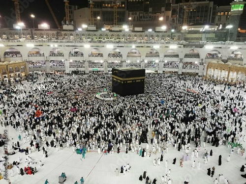 crowd of people, crowd of people in Makkah, Muslim prayer in Makkah, people in Makkah,