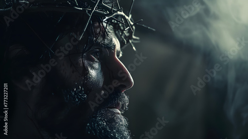 La crucifixion et la résurrection de Jésus-Christ : une représentation de la passion du Vendredi saint, mettant en vedette une couronne d'épines et le pouvoir de rédemption photo