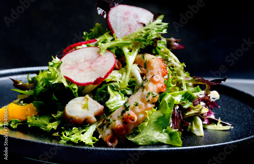 salad with octopus 