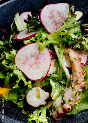 salad with octopus 