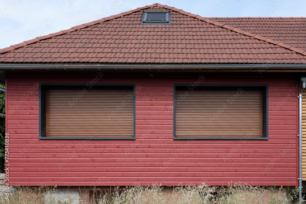 Naklejka premium Ottrott, France - 06 27 2023: Alsatian Vineyard. View of a graphical facade of a new Alsatian house .