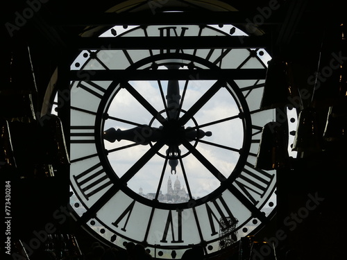 Grande horloge avec vue