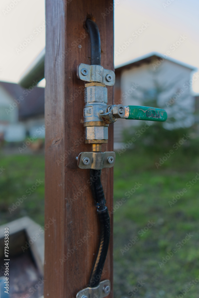 Close broken ball valve on a well Close broken ball valve on a well