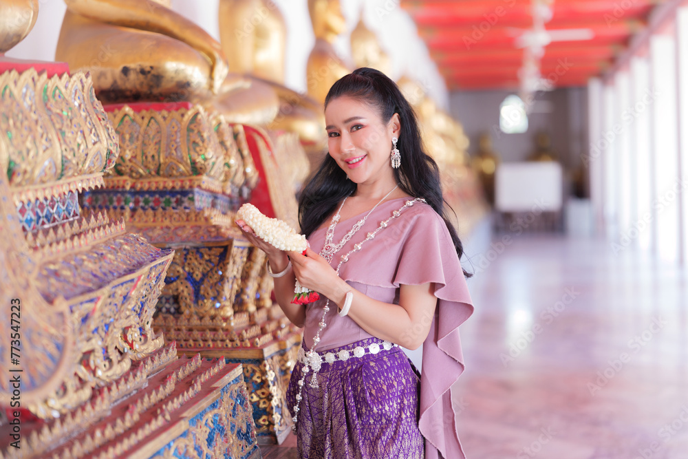 Naklejka premium Portrait of a beautiful thai woman