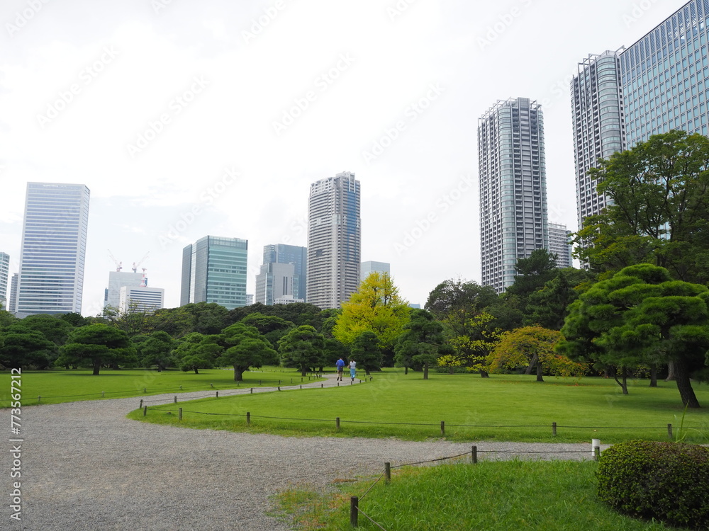 Obraz premium hama-rikyu gardens, these former imperial and shogunate gardens are a lesser-known oasis in the middle of the metropolis