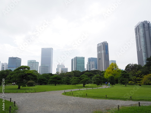 hama-rikyu gardens, these former imperial and shogunate gardens are a lesser-known oasis in the middle of the metropolis © Twill