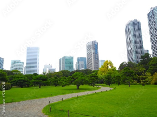 hama-rikyu gardens, these former imperial and shogunate gardens are a lesser-known oasis in the middle of the metropolis © Twill