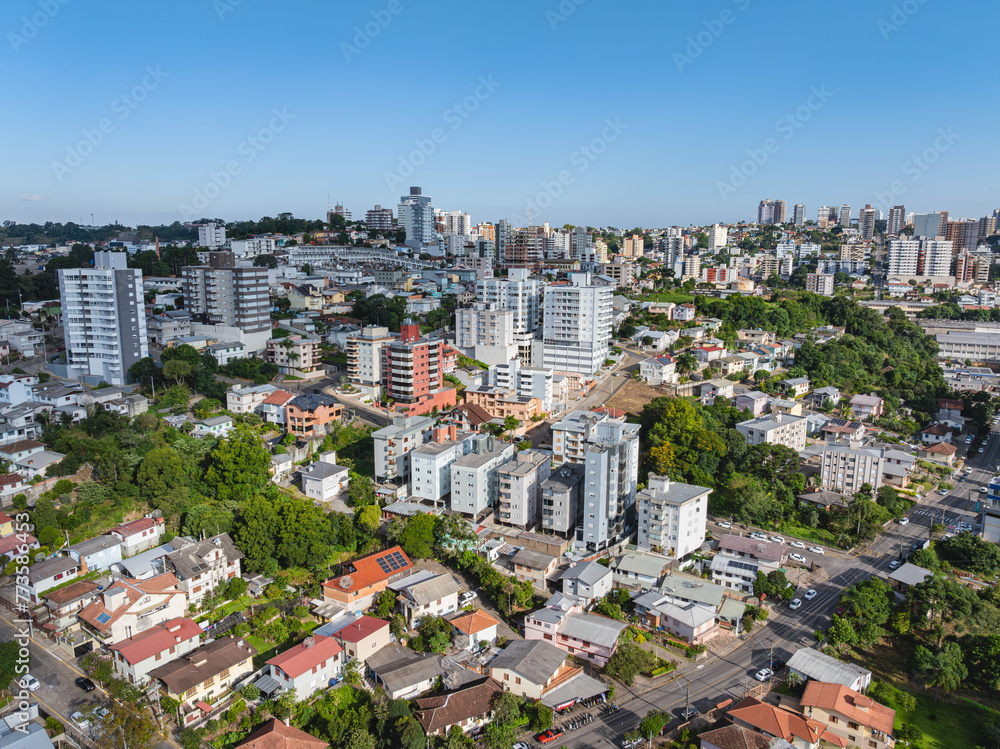 Imagem aérea da cidade de Bento Gonçalves, Rio Grande do Sul em 2024. 