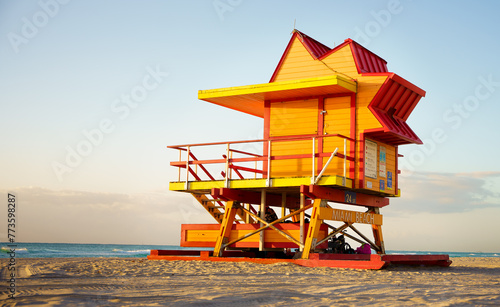 Lifeguard tower © Desma
