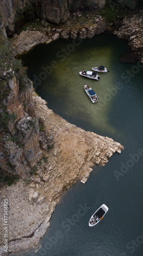 Canyons Canions Lago Furnas Minas Gerais Lanchas Drone Paisagem Natureza Rochas Rochedo Viagem Turismo Aventura Viajar Explore Destinos Barcos Cânion Mirante Desfiladeiro Água Trilhas Montanhas Vista