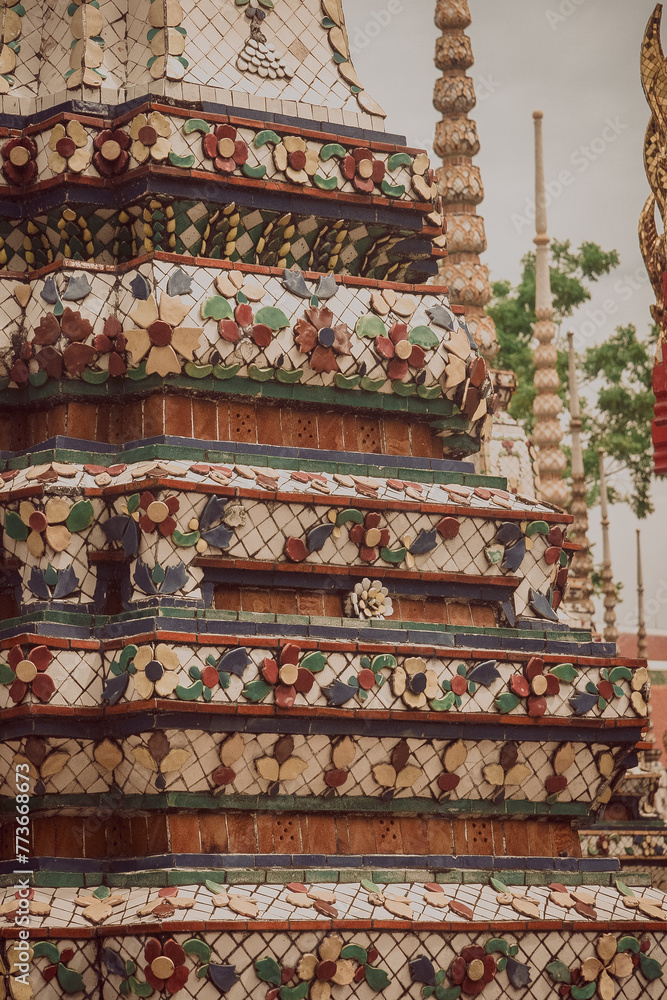 Obraz premium detail of thai temple door
