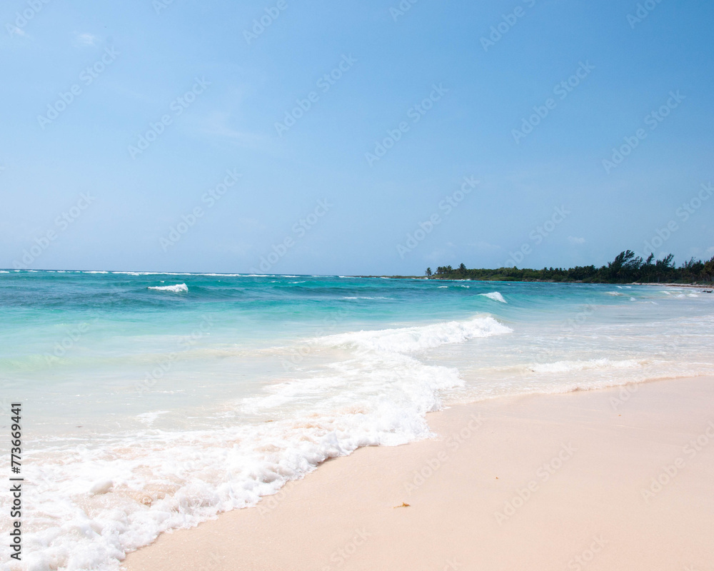 Xpu Ha, estero de dos aguas. Caribe Mexicano Xpu Ha, estero de dos aguas. Caribe Mexicano