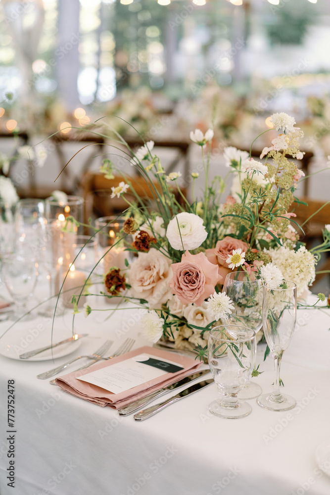 Fototapeta premium Chic wedding reception table with floral centerpiece
