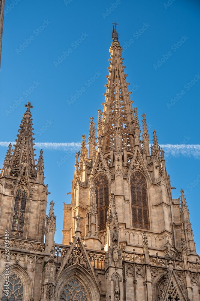 Turm der Kathedrale in der Altstadt von Barcelona, Spanien