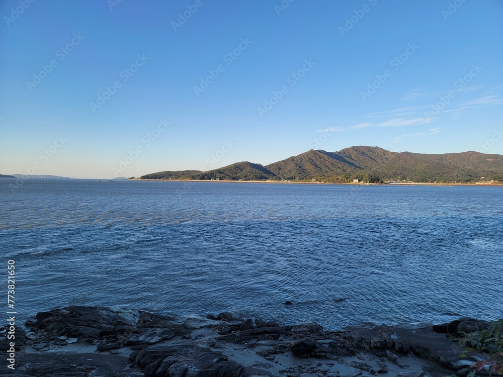 Fototapeta premium 바다풍경(a view of the sea)