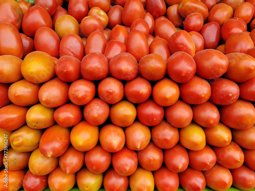 a pile of fresh tomatoes © Muzzammil