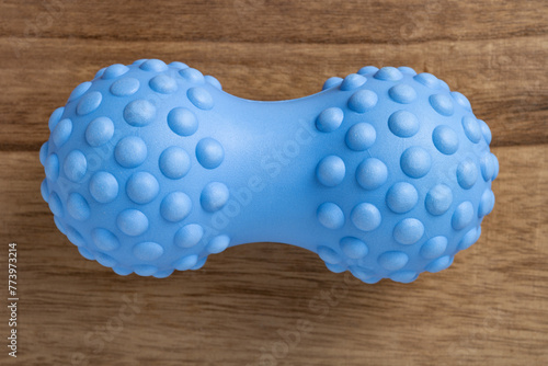 top view peanut-shaped massage balls © Freer