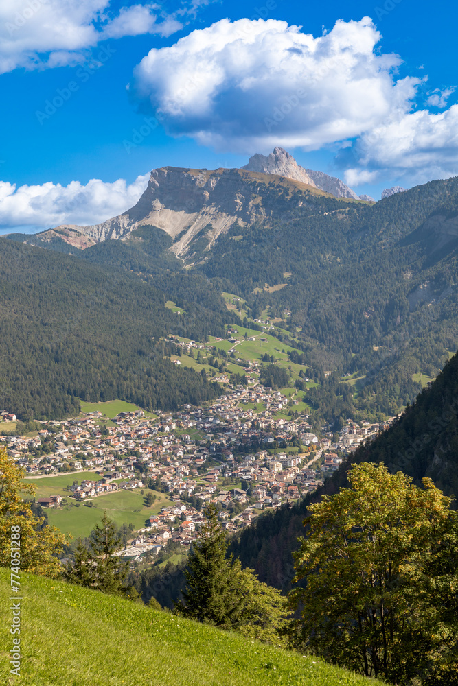 Seceda und Geislerspitzen über St. Ulrich, gesehen von Pufels, Bulla, Südtirol
