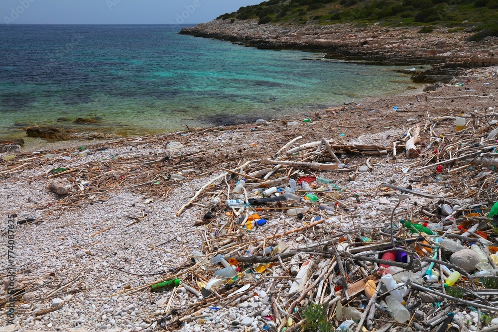 Obraz premium Beach plastic waste in Croatia