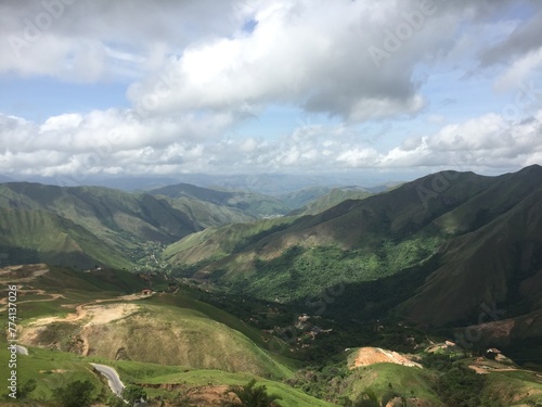 Obraz na plátně hermoso valle de montañas en Maracay Venezuela