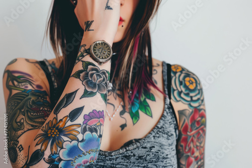 Mujeres alternativas con tatuajes por todo el cuerpo photo