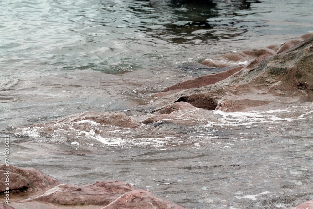 Obraz premium waves on the rocks