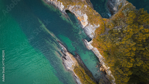 Billede på lærred Aerial view of the coast with turquoise water and sharp cliffs in Galicia