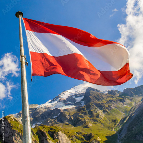 Fahne, die Nationalfahne von Österreich flattert im Wind