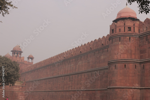 Red Fort Delhi Monument Architecture Heritage Landmark Mughal India UNESCO Palace Fortification History Emperor Agra Gate Lahore Gate Throne Hall Diwan-i-Am Diwan-i-Khas Gardens Courtyard Majestic