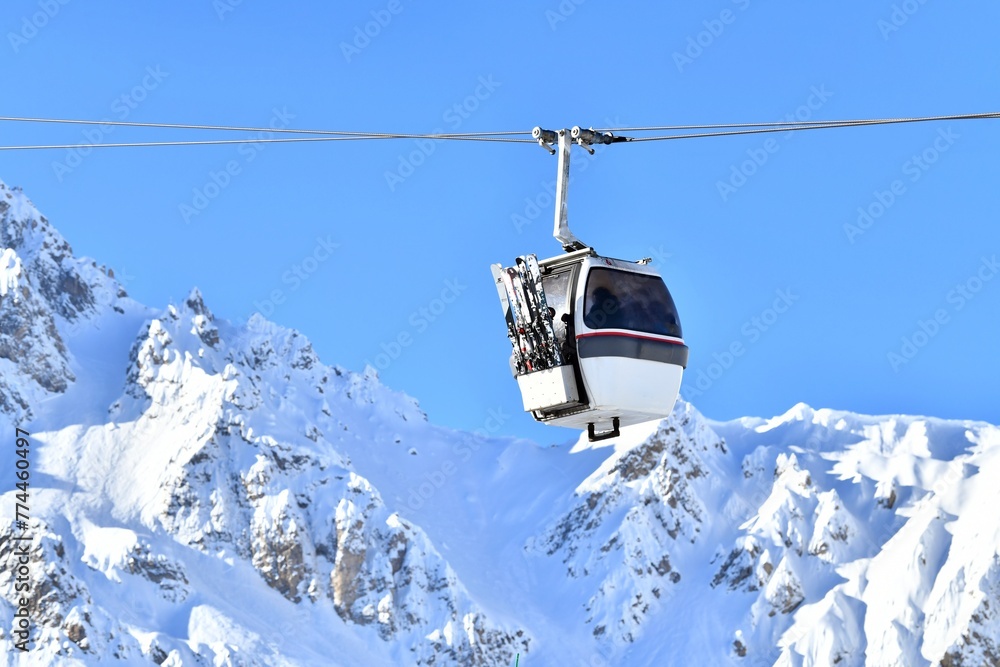 Obraz premium Vintage ski lift over the ski slopes of French alps.