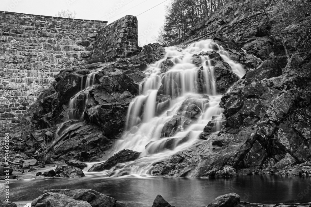 Fototapeta premium waterfall in the mountains