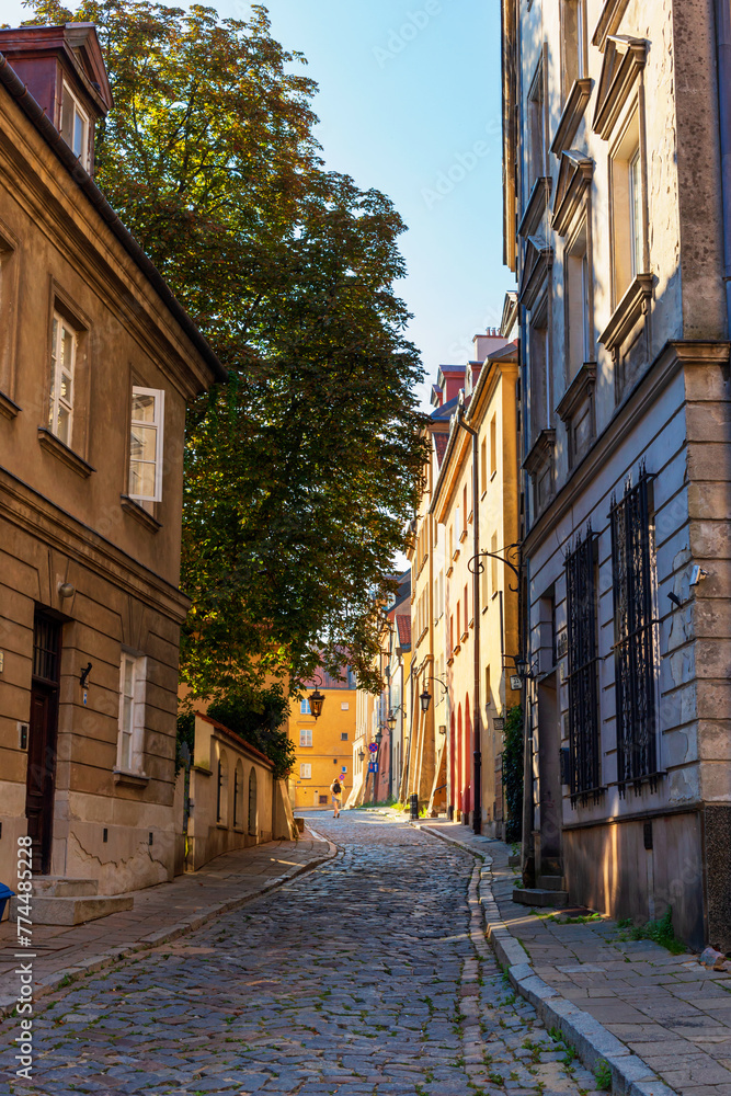 Obraz premium Cityscape - view of narrow streets with old houses in the Old Town of Warsaw, Poland