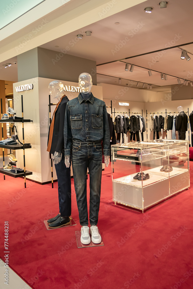 Interior Of De Bijenkorf Amsterdam Grandest Department Stores Spring Collection Carries Best