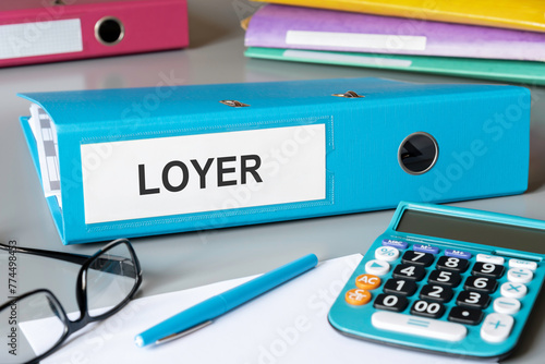 Dossier Loyer. Classeur de rangement de papiers.