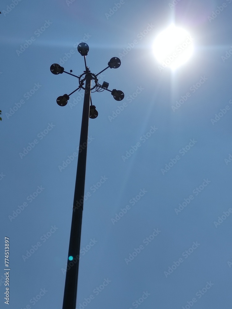 street lamp on blue sky,lámpara de calle en el cielo azul
street lamp on blue sky,lámpara de calle en el cielo azul