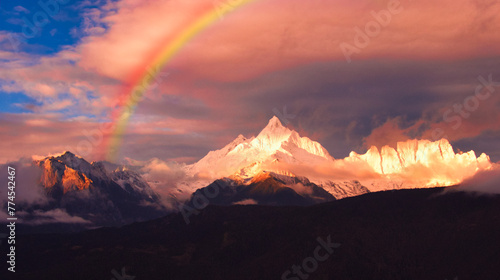 梅里雪山の急峻な霊峰にかかる虹 photo