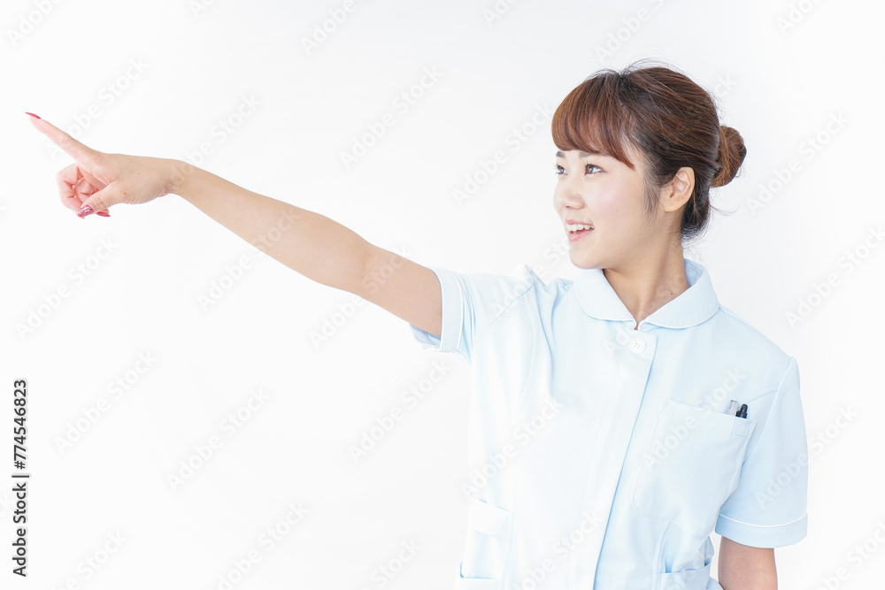 指を指す看護師 指を指す看護師