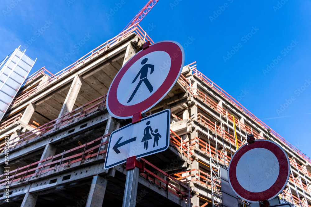 Obraz premium Baustelle, Verkehrsregelung und Absperrungen, Berlin, Deutschland