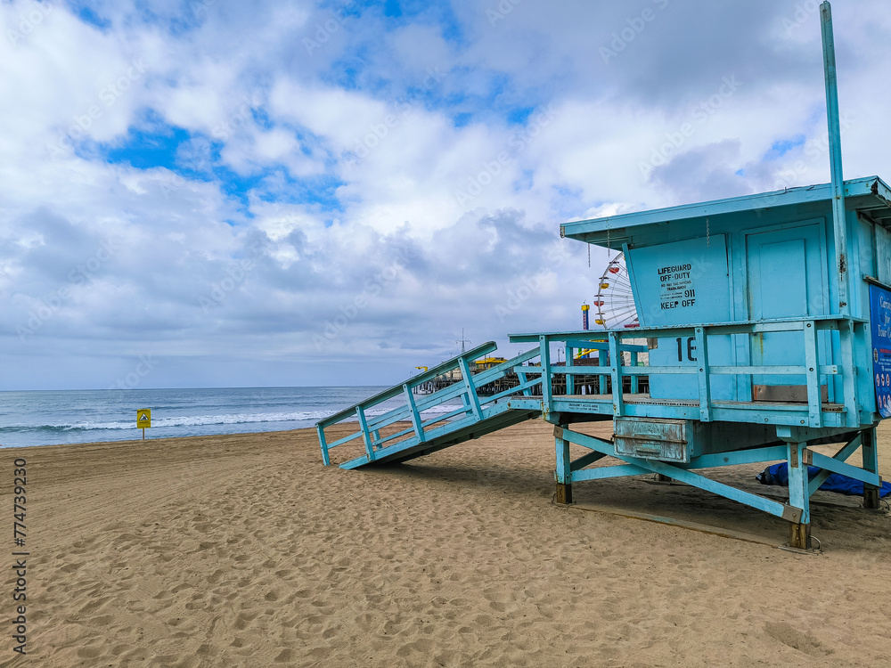 Cabane de sauveteur sur la plage de Santa Monica. Côte de l'océan Pacifique Los Angeles USA.	