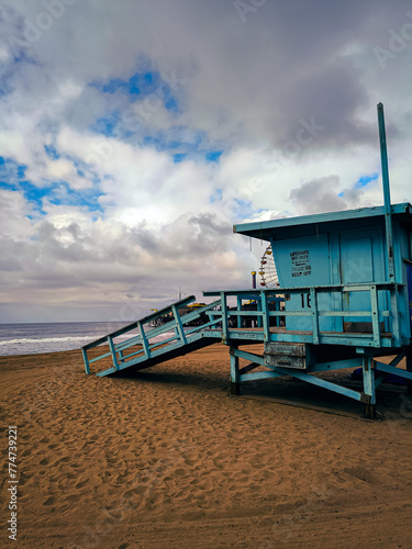 Cabane de sauveteur sur la plage de Santa Monica. C  te de l oc  an Pacifique Los Angeles USA. 