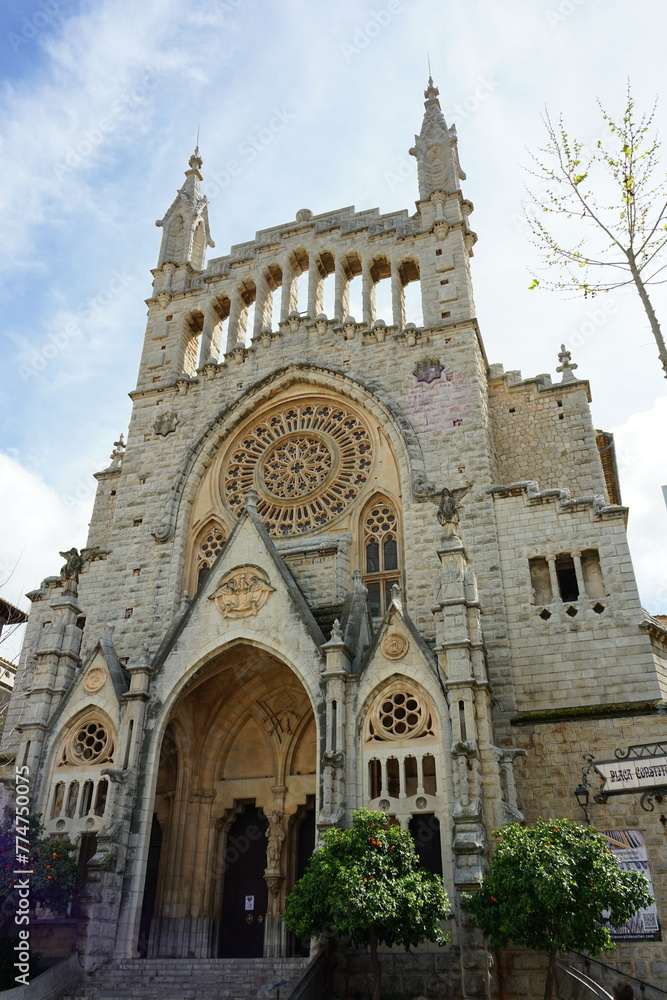 Kirche St. Bartholomäus in Soller, Mallorca Kirche St. Bartholomäus in Soller, Mallorca