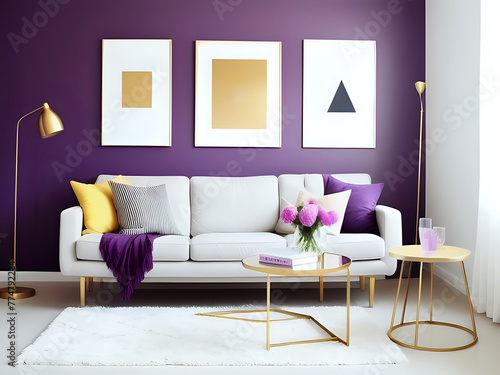 3 Bilder über einem Sofa an einer lila Wand