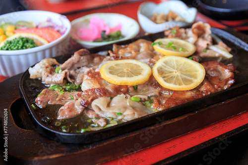 Wallpaper Mural 長崎県佐世保市 名物レモンステーキ Torontodigital.ca