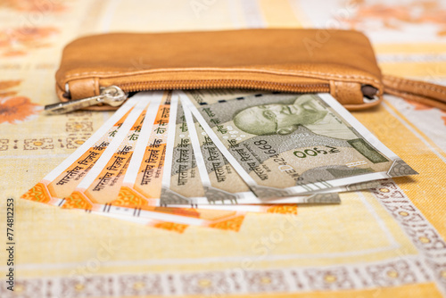 Cuadro en lienzo Women's purse with Indian rupees, Financial concept, India money, The highest de
