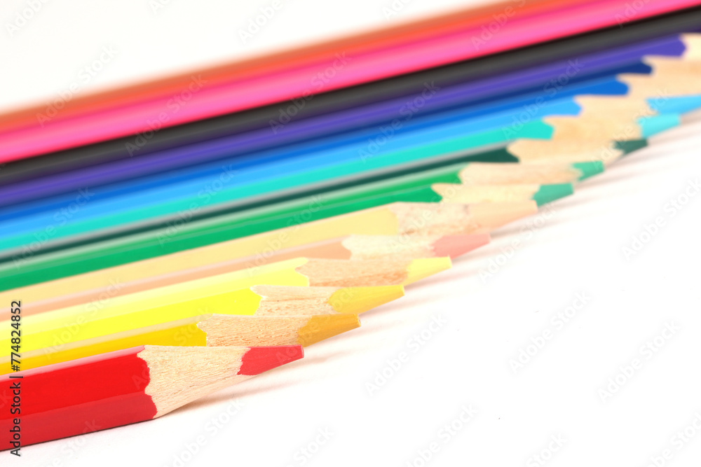 Naklejka premium A close-up of colorful crayons isolated on a white background 