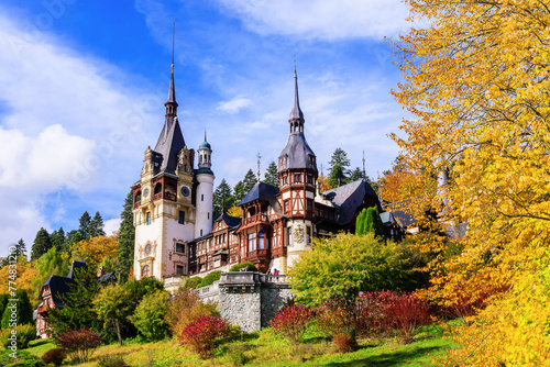 Obraz na płótnie Peles castle in autumn. Sinaia, Romania. w salonie